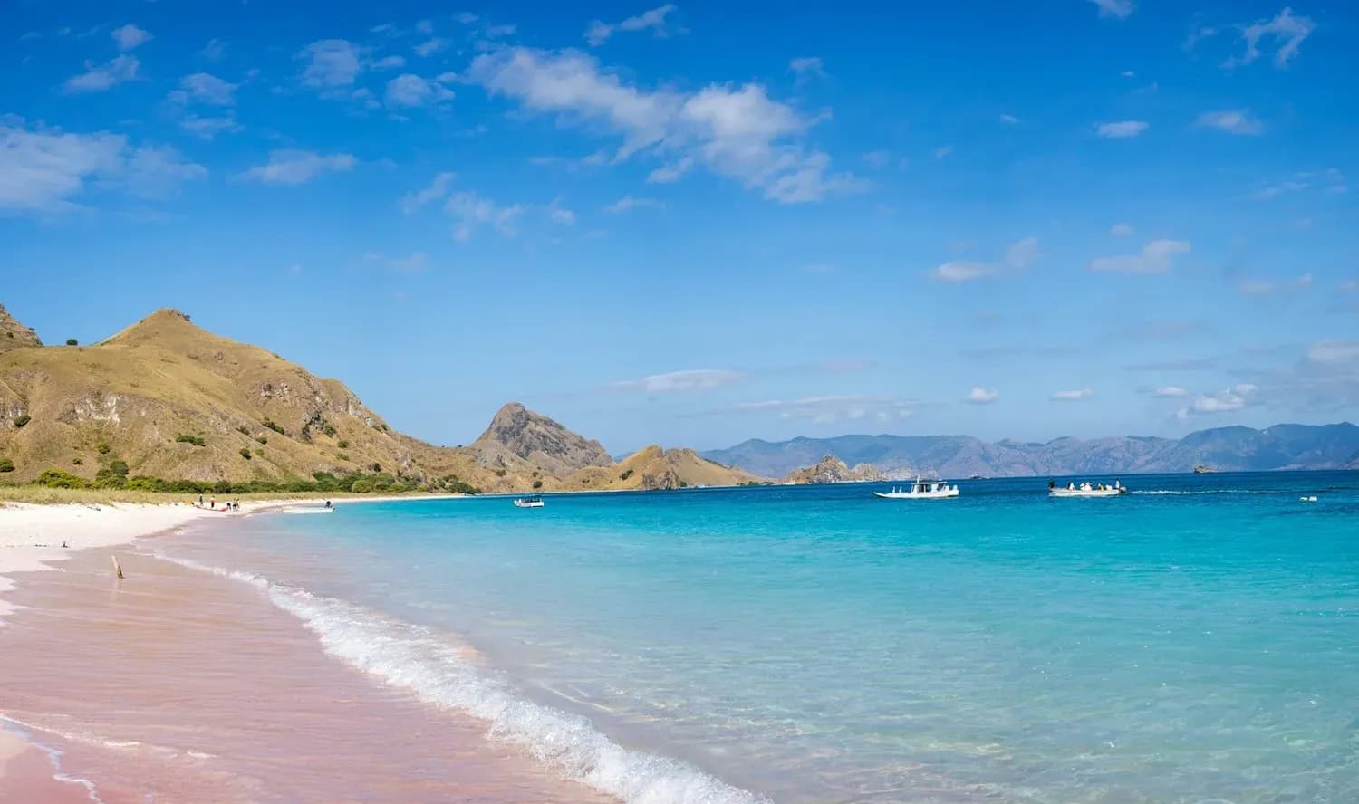 Liburan Pantai ke 9 Destinasi Paling Indah di Indonesia, yuk!