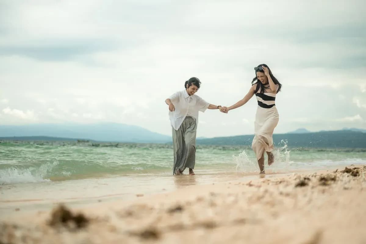 Pantai Sukawayana: Hidden Gem Sukabumi dengan Sunset Indah