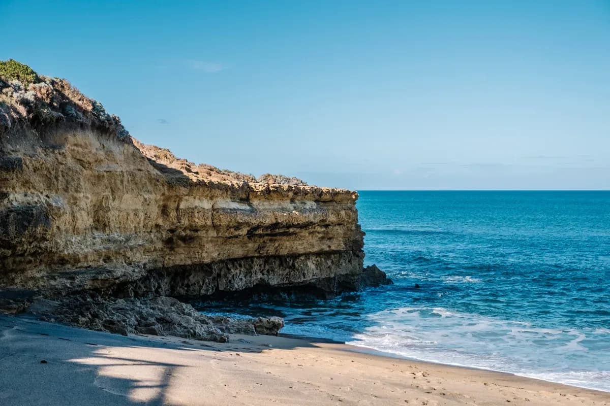 Pantai Tanah Barak: Hidden Gem Baru di Bali nan Memukau