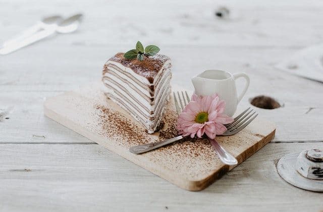 Percantik Hidangan Makanan dan Minumanmu dengan Jenis-Jenis Edible Flower Berikut Ini
