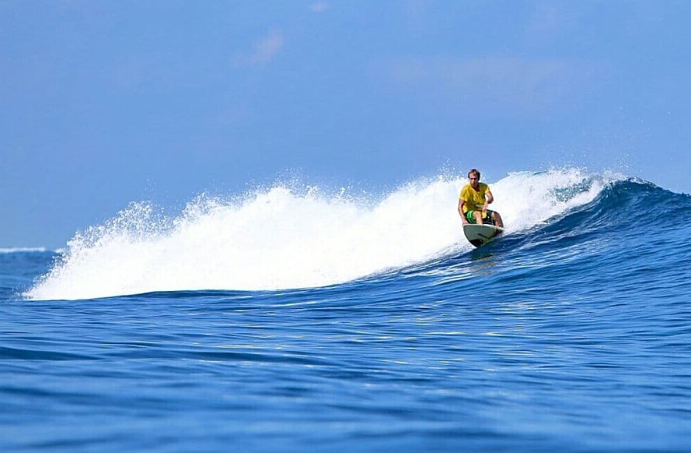 Pantai Plengkung Banyuwangi: Surga Ombak dan Alam Liar