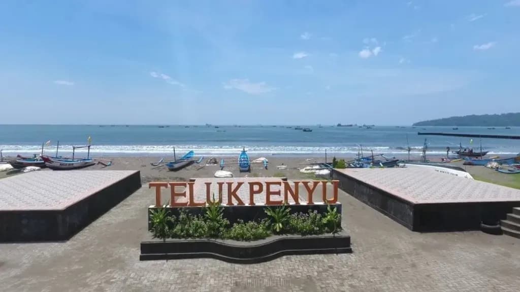 Daya Tarik Pantai Teluk Penyu Cilacap, Ini Rute dan HTM-nya