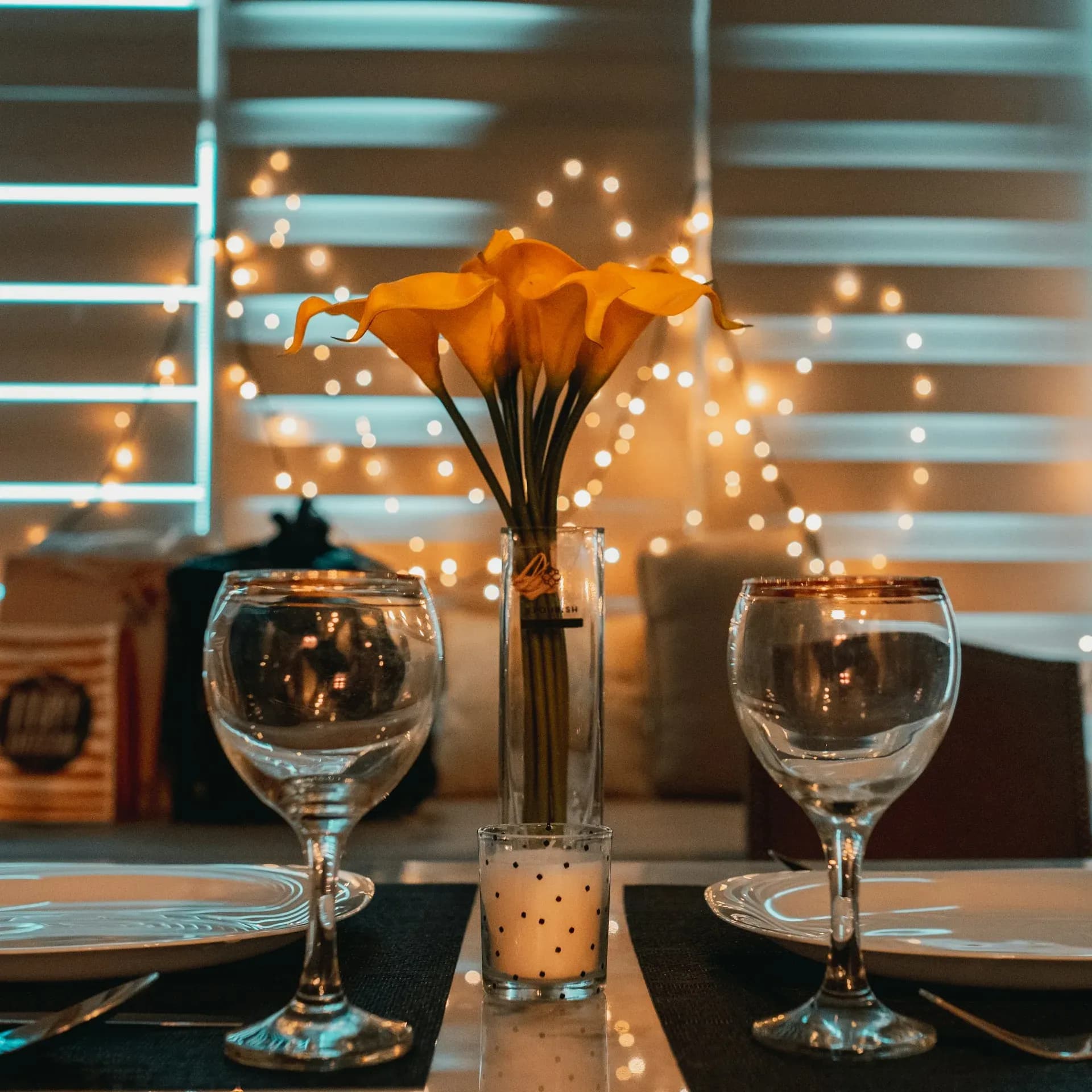 7 Tips Dekorasi Meja Dinner Romantis Ini untuk Momen Spesial