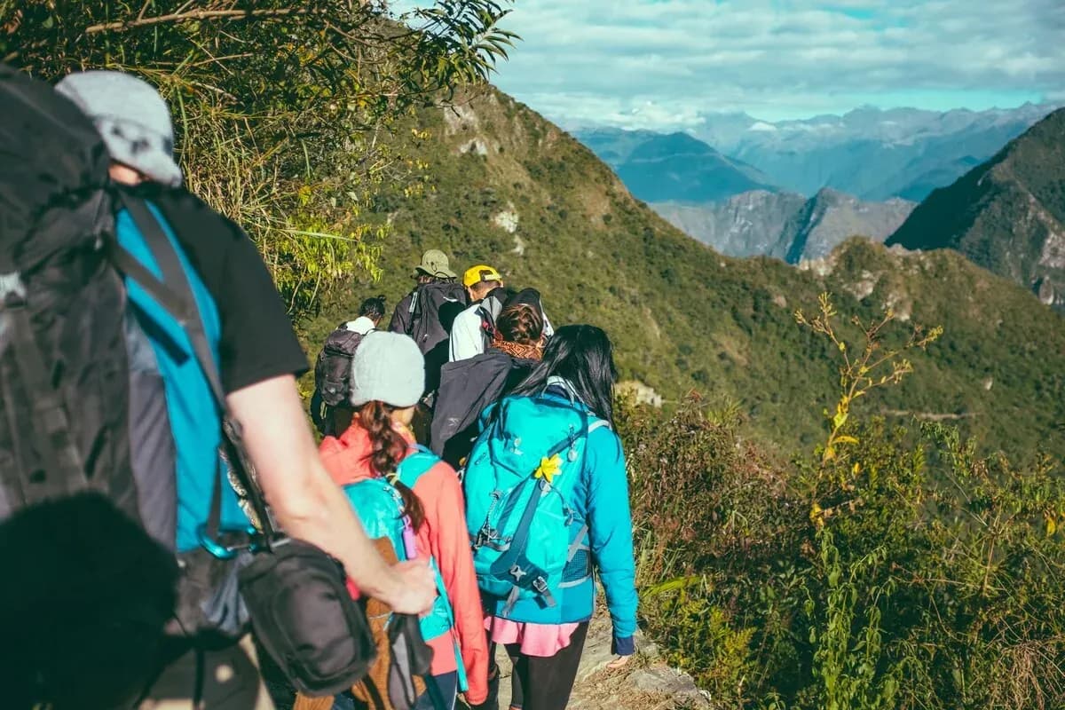 Inilah 18 Perlengkapan Hiking yang Wajib Dimiliki oleh Hiker Pemula