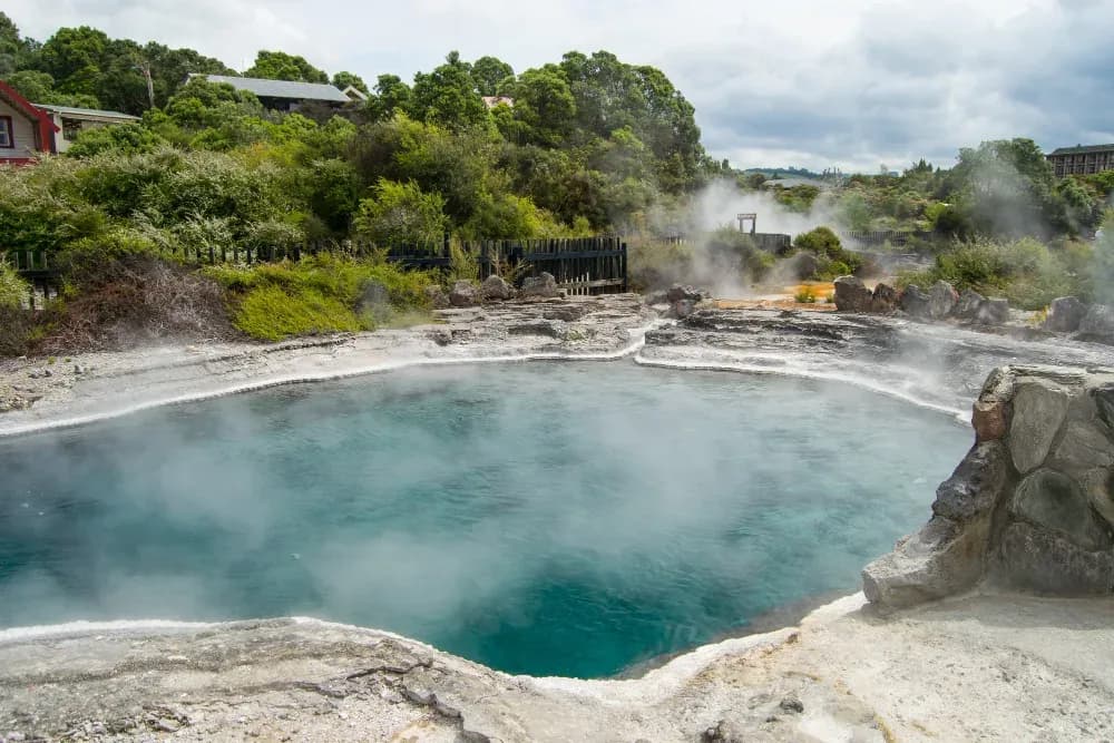 Berendam di Gunung? Ini Dia 15 Manfaat Mandi Air Belerang Menyehatkan!