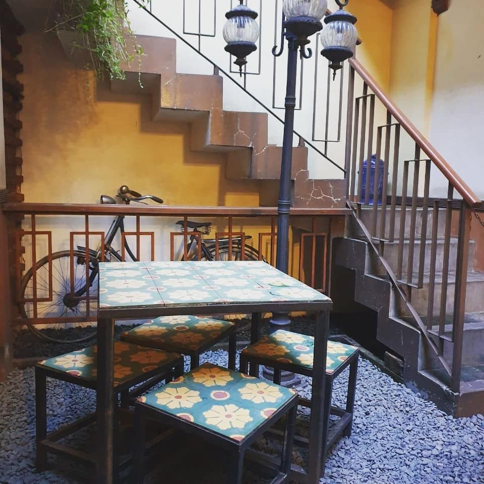 Menginap di Bobobox Alun-Alun Bandung? Ini Dia 7 Restoran Legendaris Terdekat yang Harus Kamu Coba!