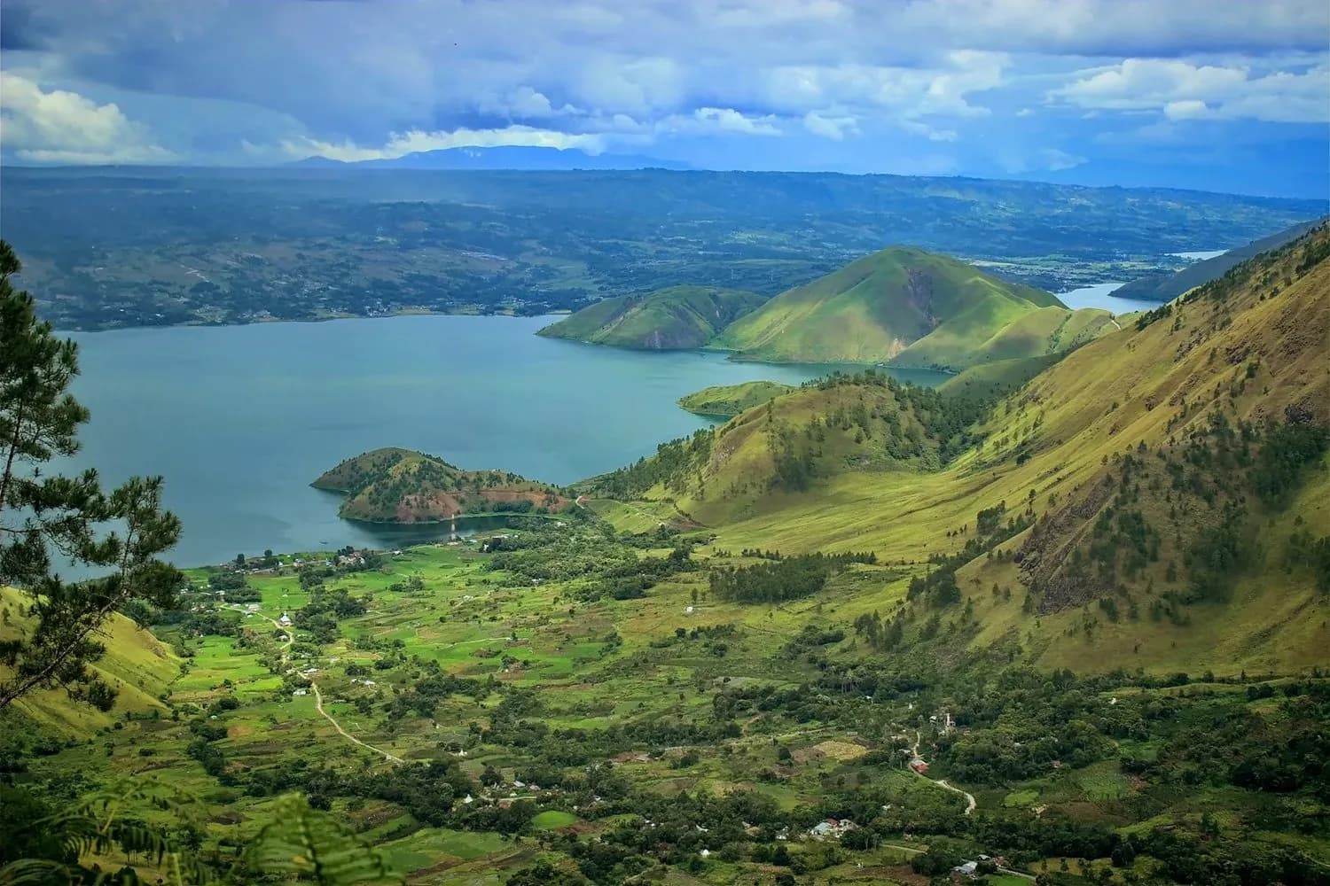 Danau di Nusa Tenggara Timur; Pesona Keindahan Alam Yang Masih Terpendam