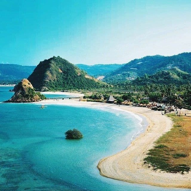 Pengen Liburan Ke Pantai? Ini Dia 5 Pantai Terbaik di Lombok yang Wajib Kamu Kunjungi!