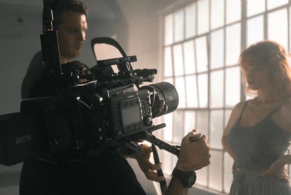 Nggak Cuma Box Office, Ini Dia Rekomendasi Film Pendek Berkelas Oscar yang Wajib Kamu Tonton