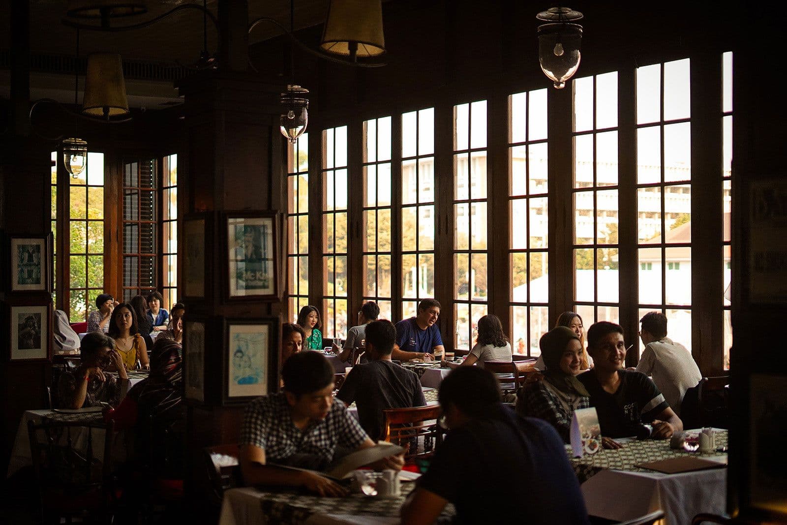 Sambil Menginap di Bobobox Kota Tua, Jangan Lupa Kunjungi 7 Restoran Tua nan Legendaris Berikut Ini!