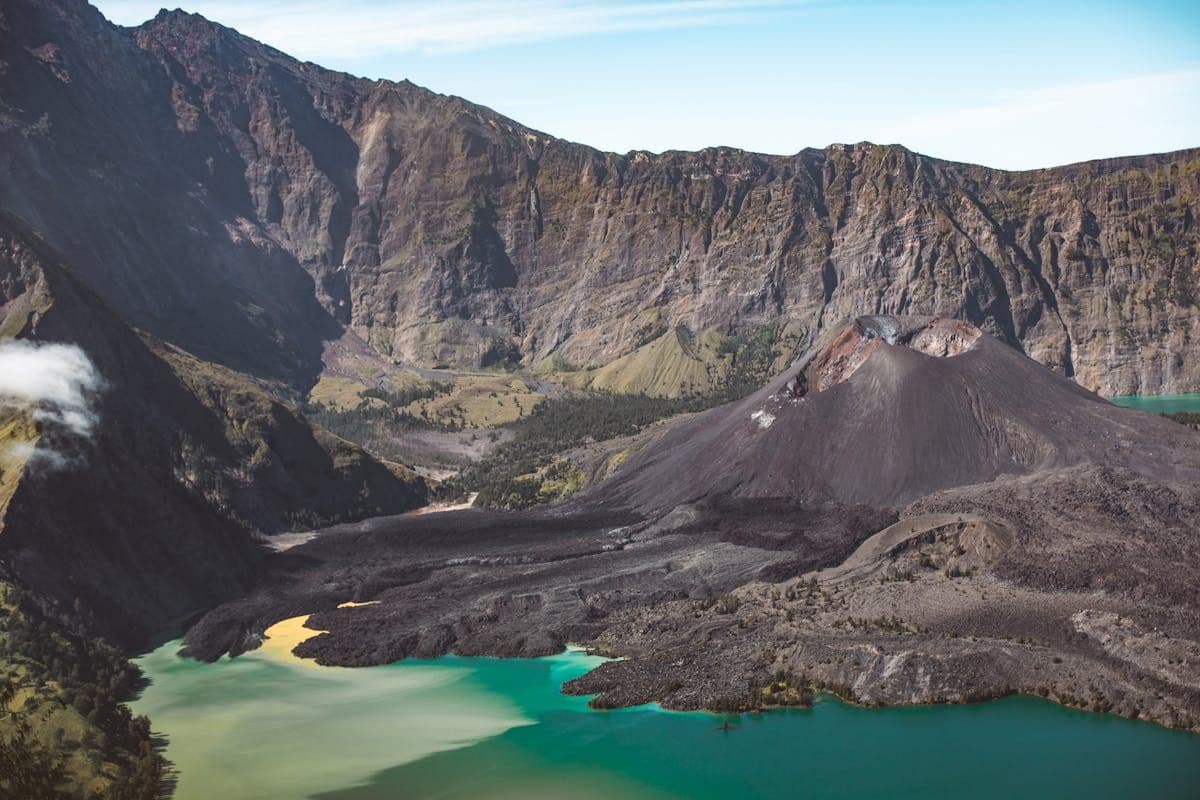 Legenda Gunung Rinjani dan Mitos Turun Temurunnya