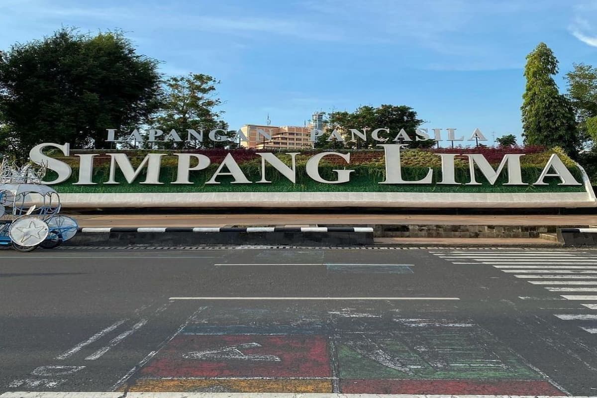 18 Kuliner Simpang Lima Semarang yang Menggugah Selera