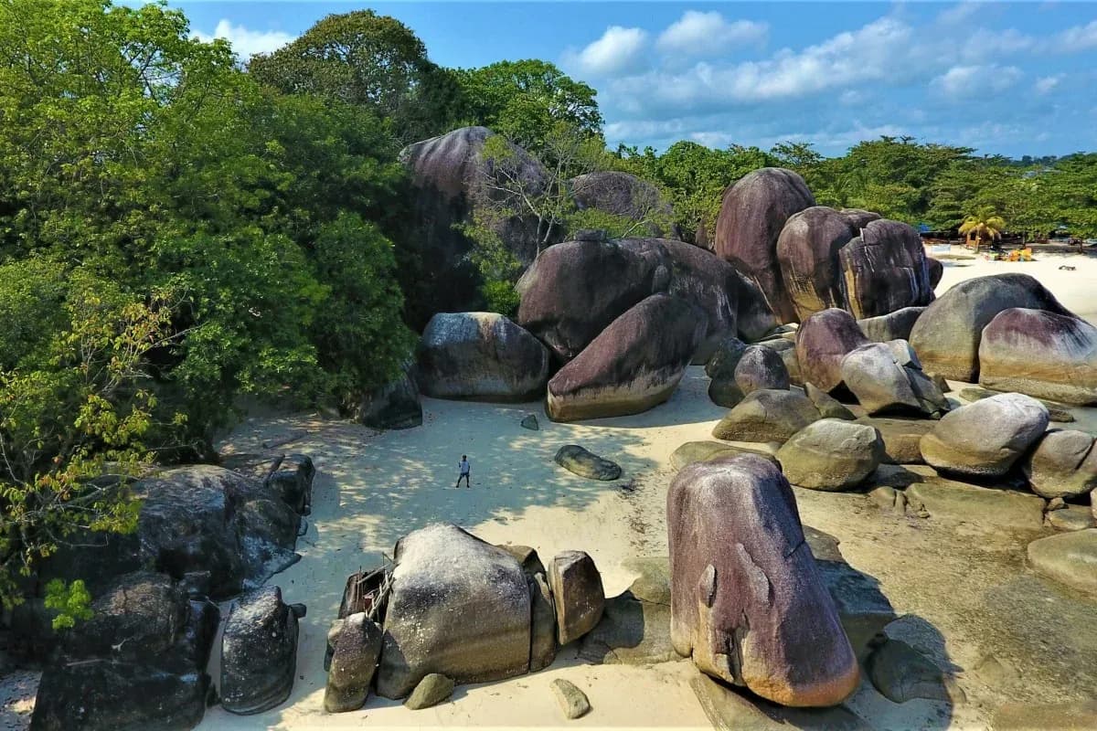Tempat Wisata Lokasi Film Laskar Pelangi; Pantai Tanjung Tinggi!