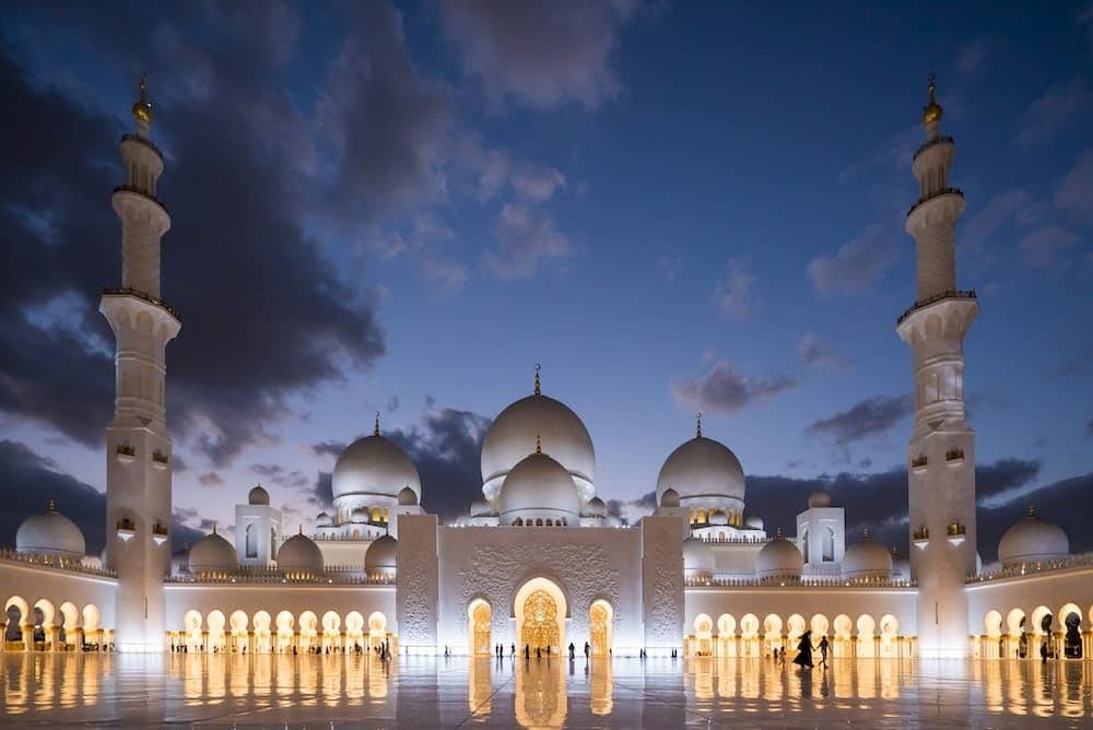 7 Kemegahan Masjid Sheikh Zayed, Pengalaman Ibadah dan Wisata yang Mengagumkan