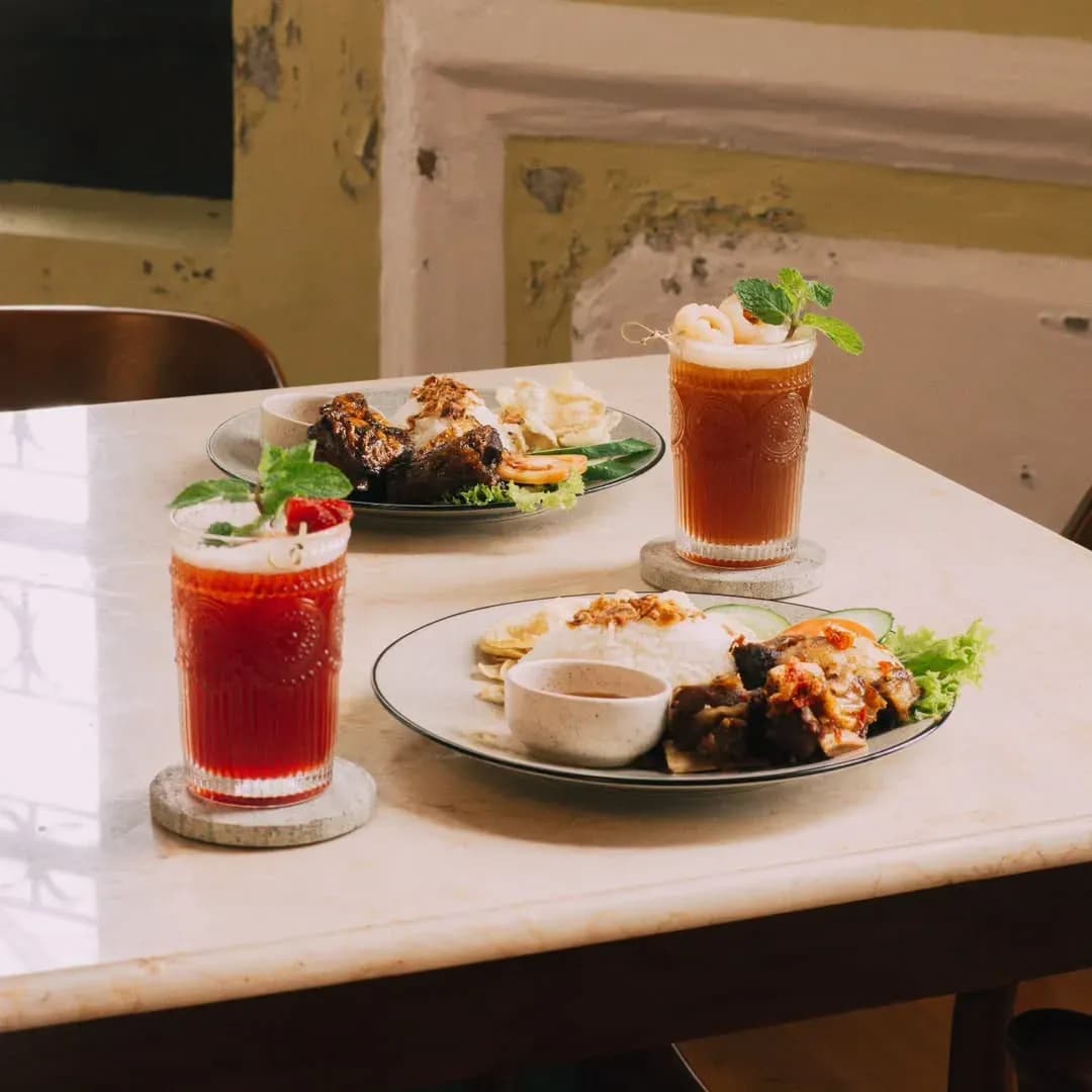 14 Rekomendasi Tempat Makan di Kota Tua dan Sekitarnya