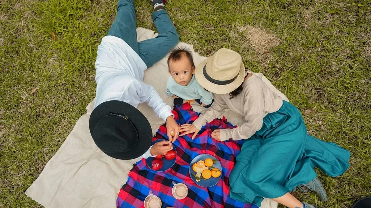 12 Tips Liburan Bersama Anak agar Nyaman dan Aman