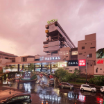 Mal terdekat dari Bobobox Paskal