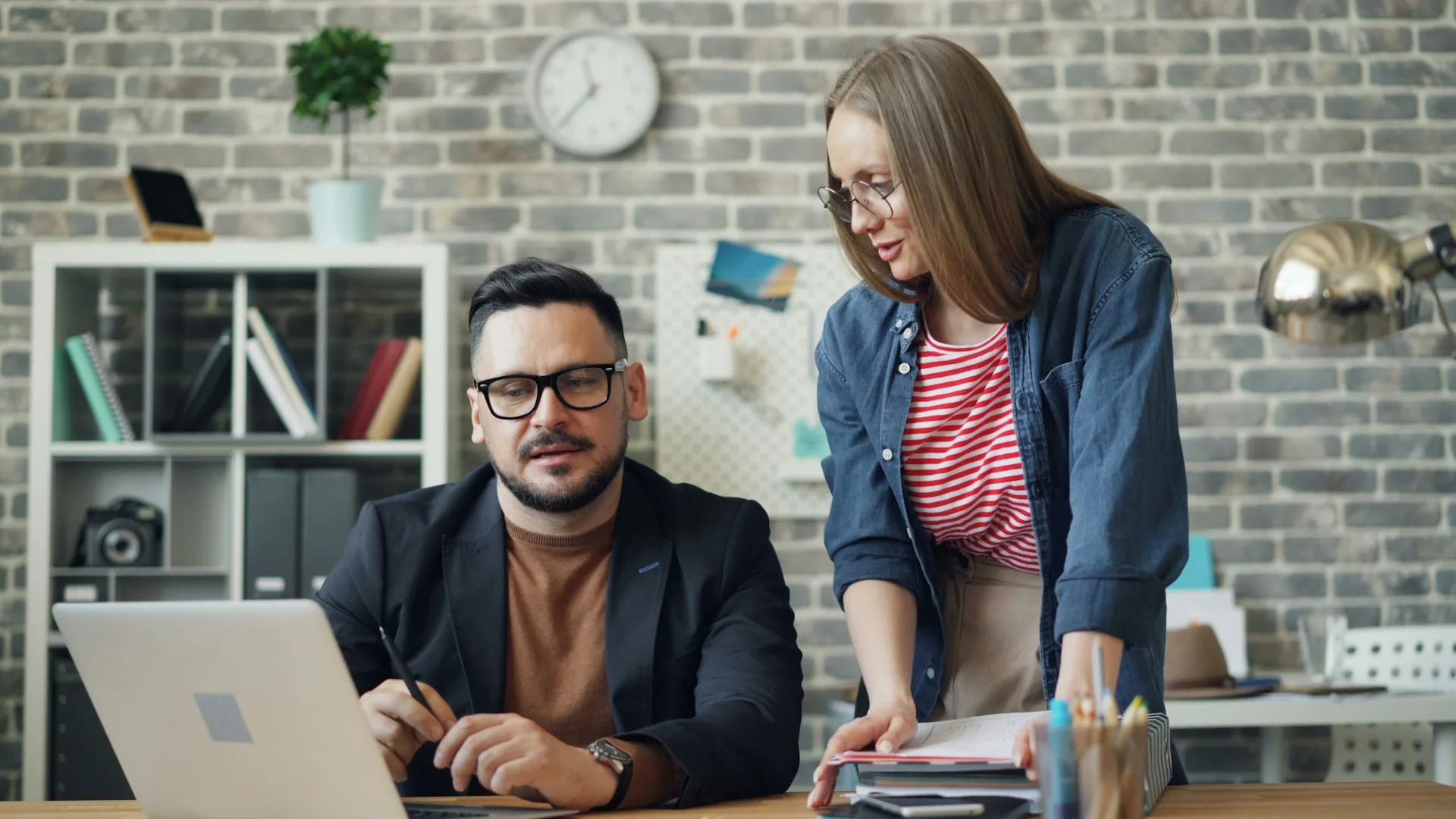 pacaran dengan teman kantor