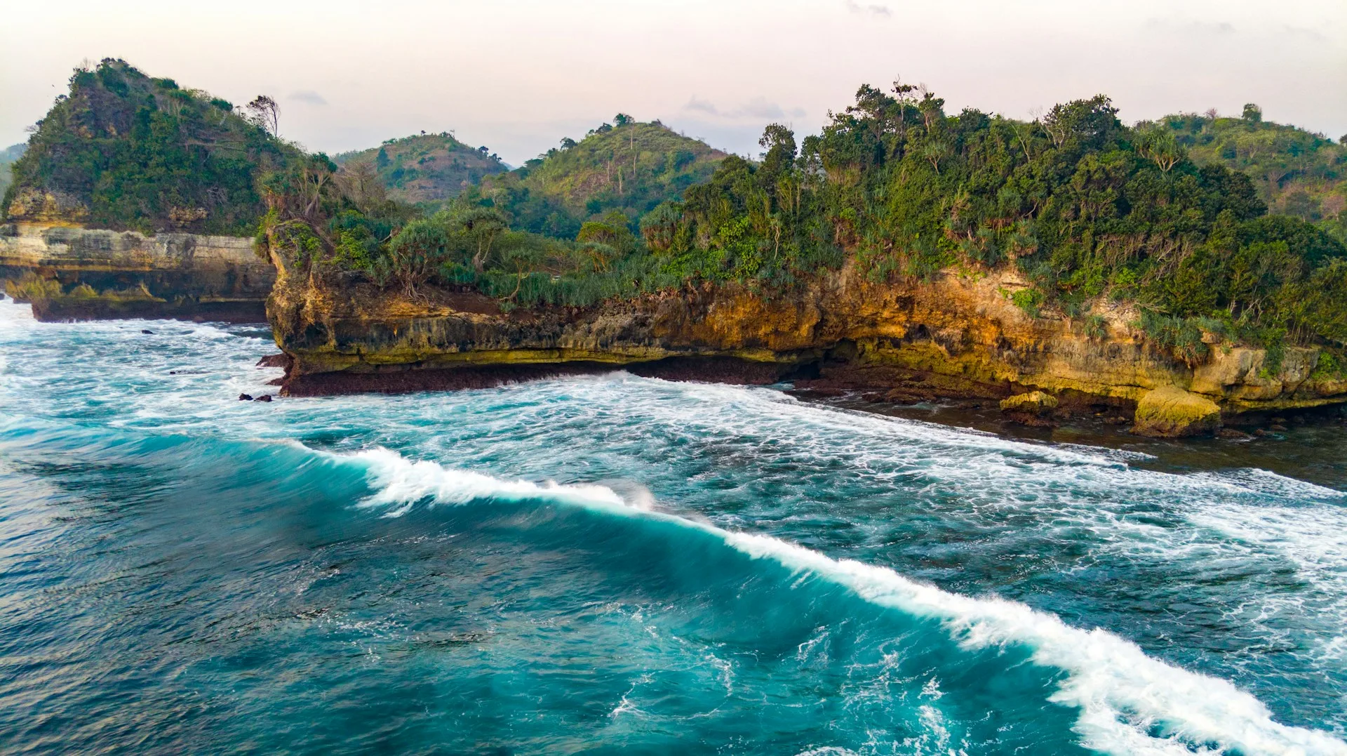 Pergi ke Pantai Kedung Celeng, Donomulyo, Malang