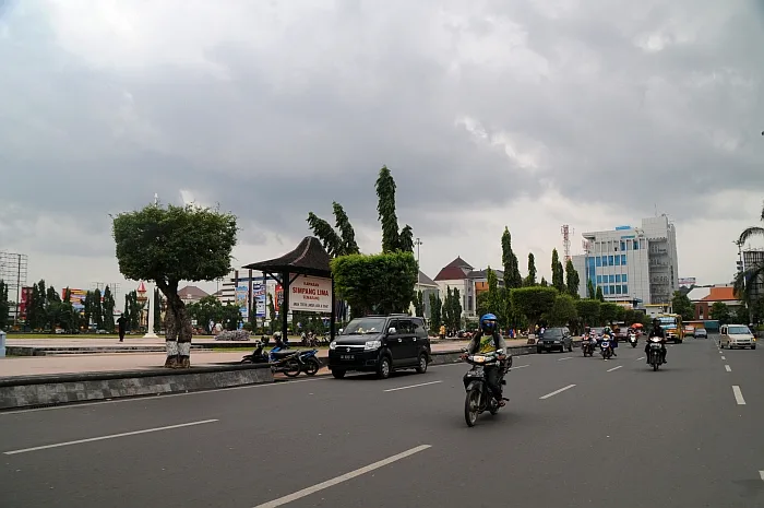 aktivitas seru simpang lima semarang