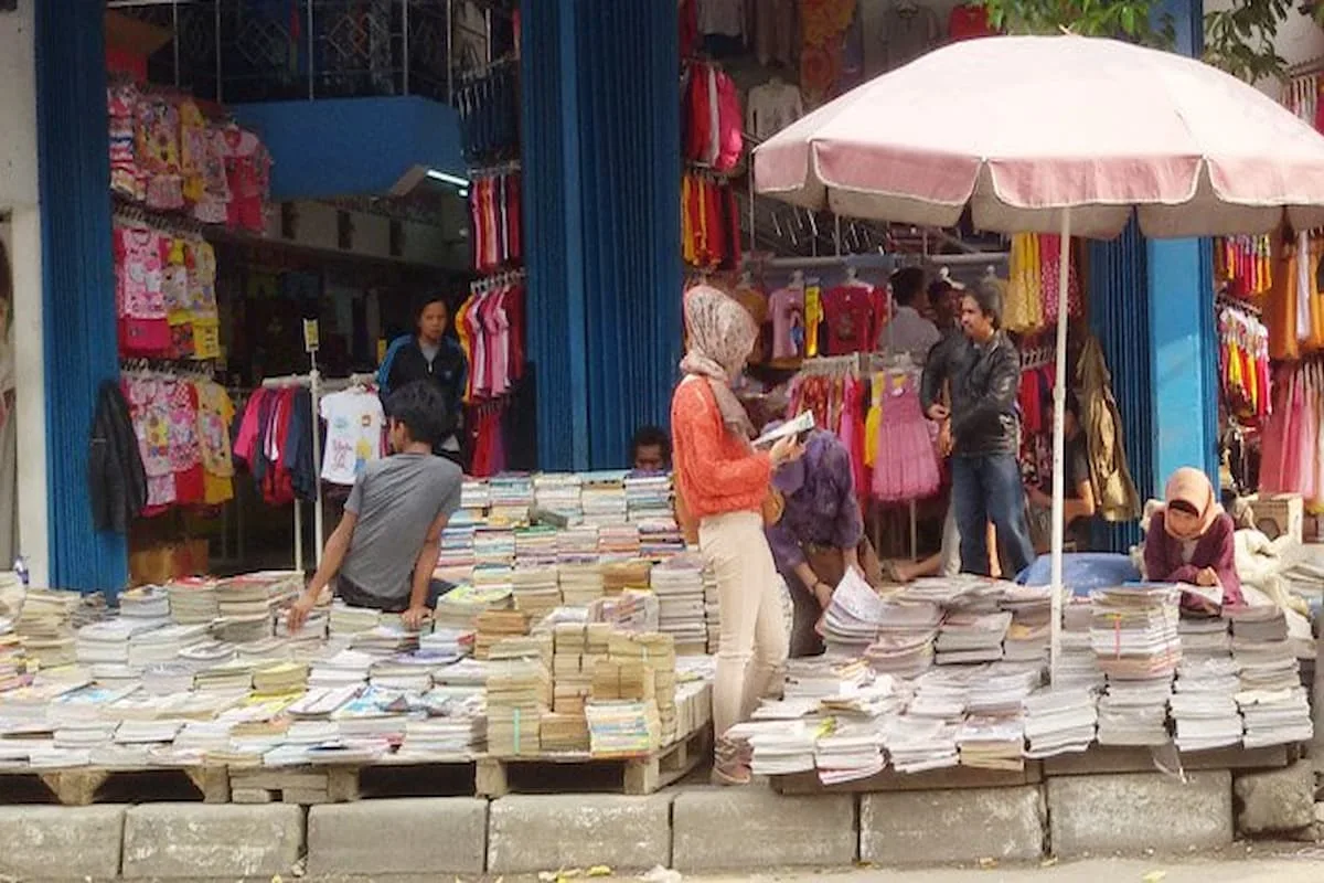 Pasar Loak Dewi Sartika