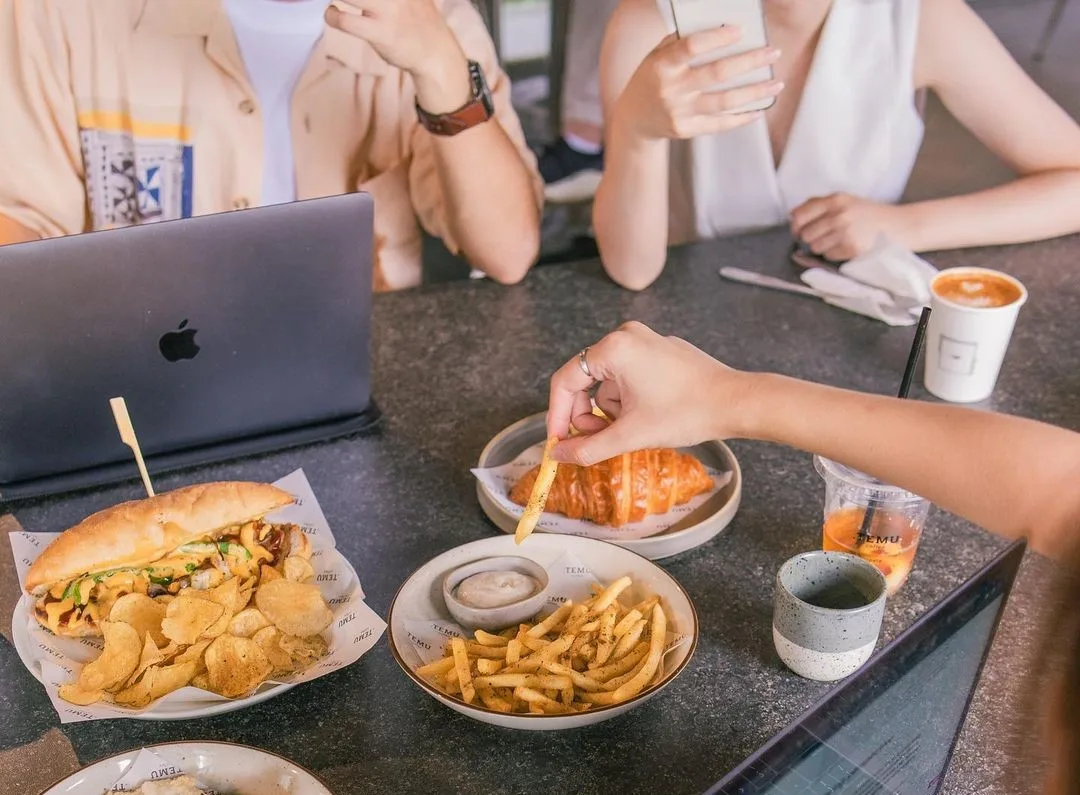 rekomendasi tempat makan di m bloc space