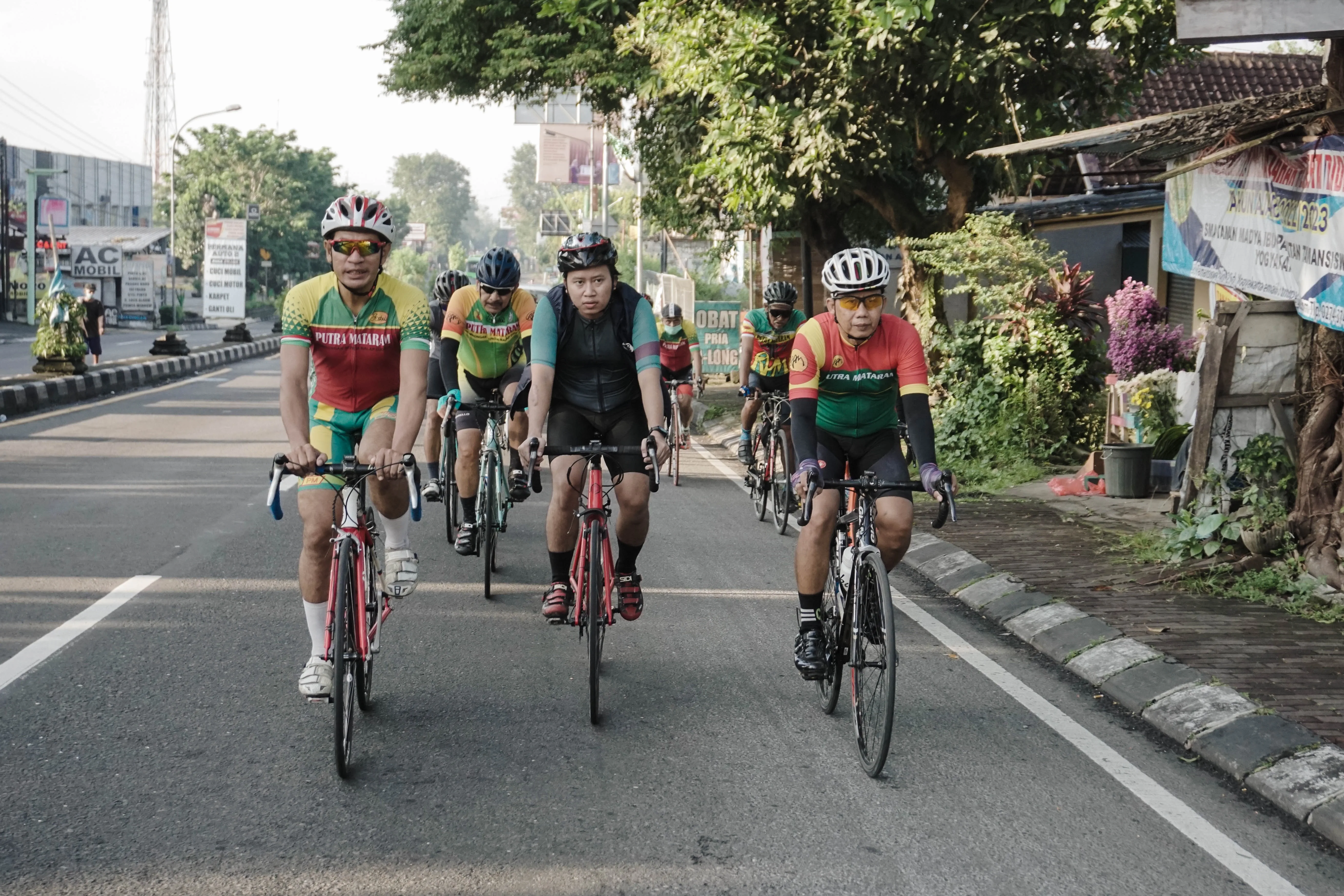 bersepeda di Jakarta