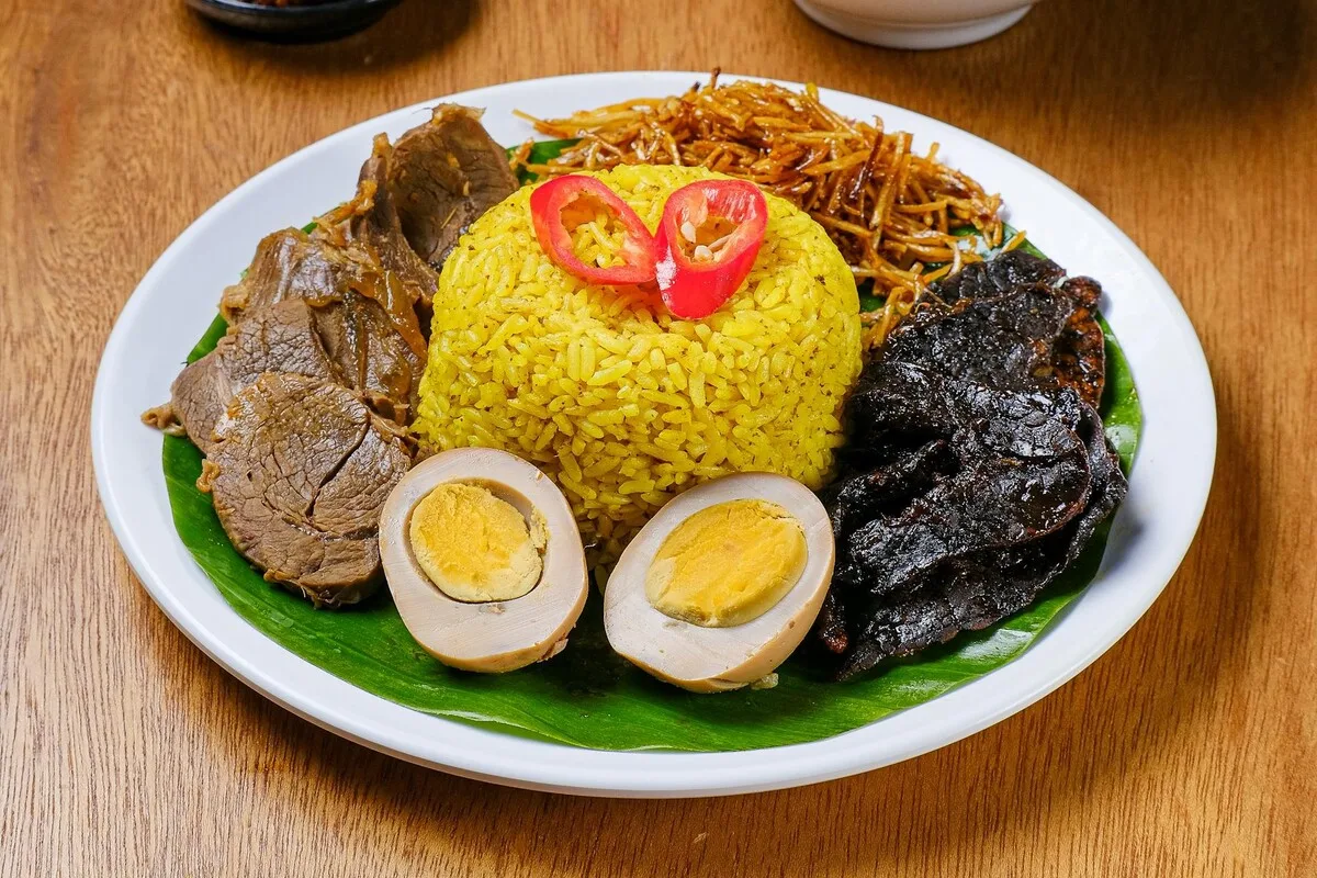 nasi kuning manado