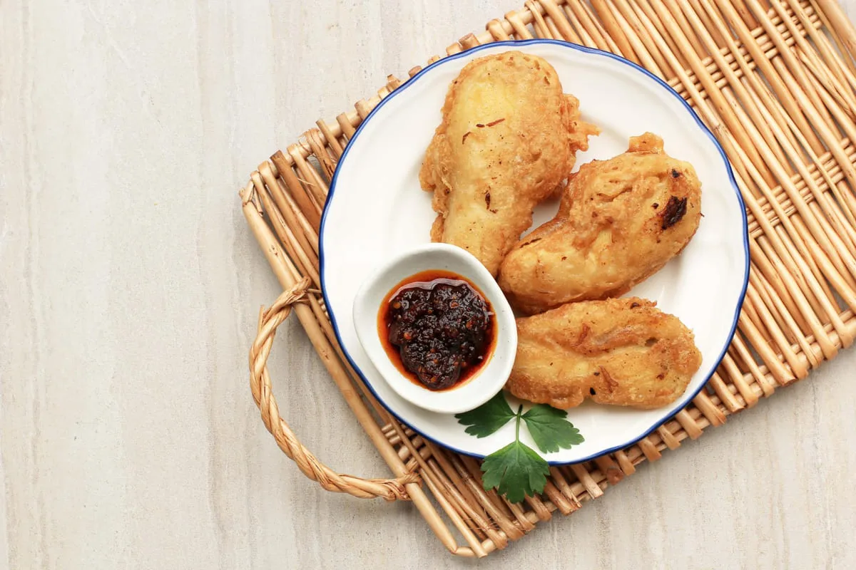 sambal roa, pisang goreng, makanan khas manado