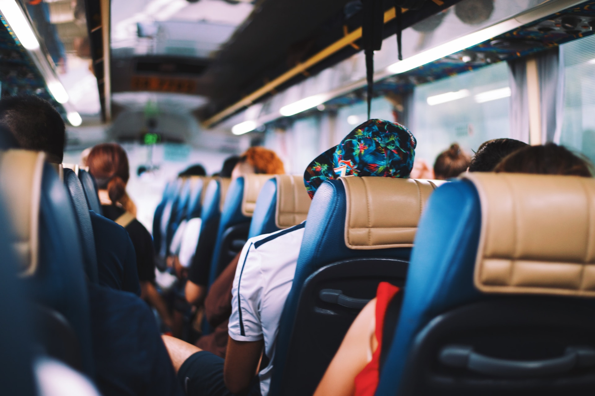 10 Cara Mengatasi Mabuk Perjalanan Bus