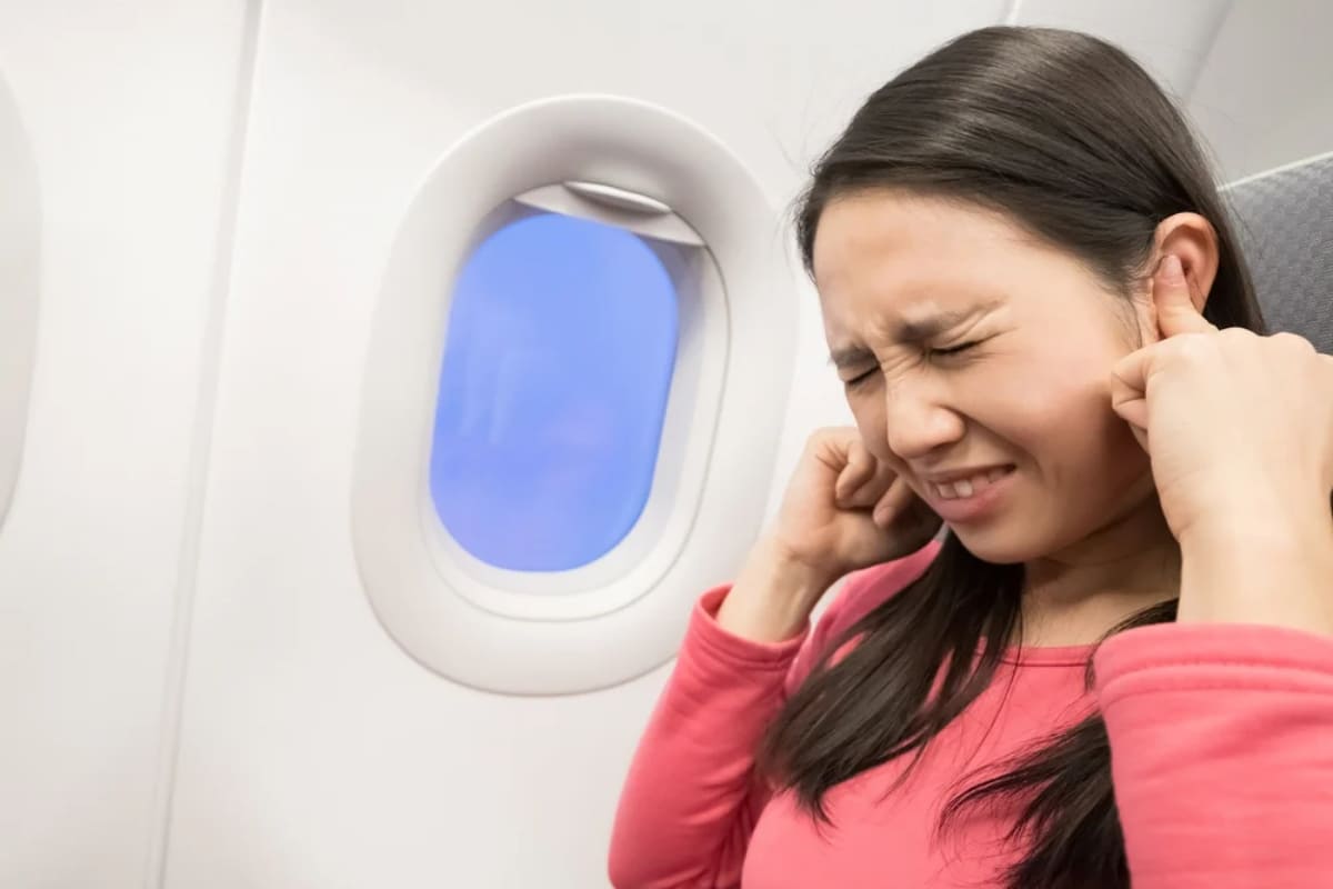 Inilah Penyebab Telinga Sakit Ketika Naik Pesawat dan 5 Cara Mengatasinya