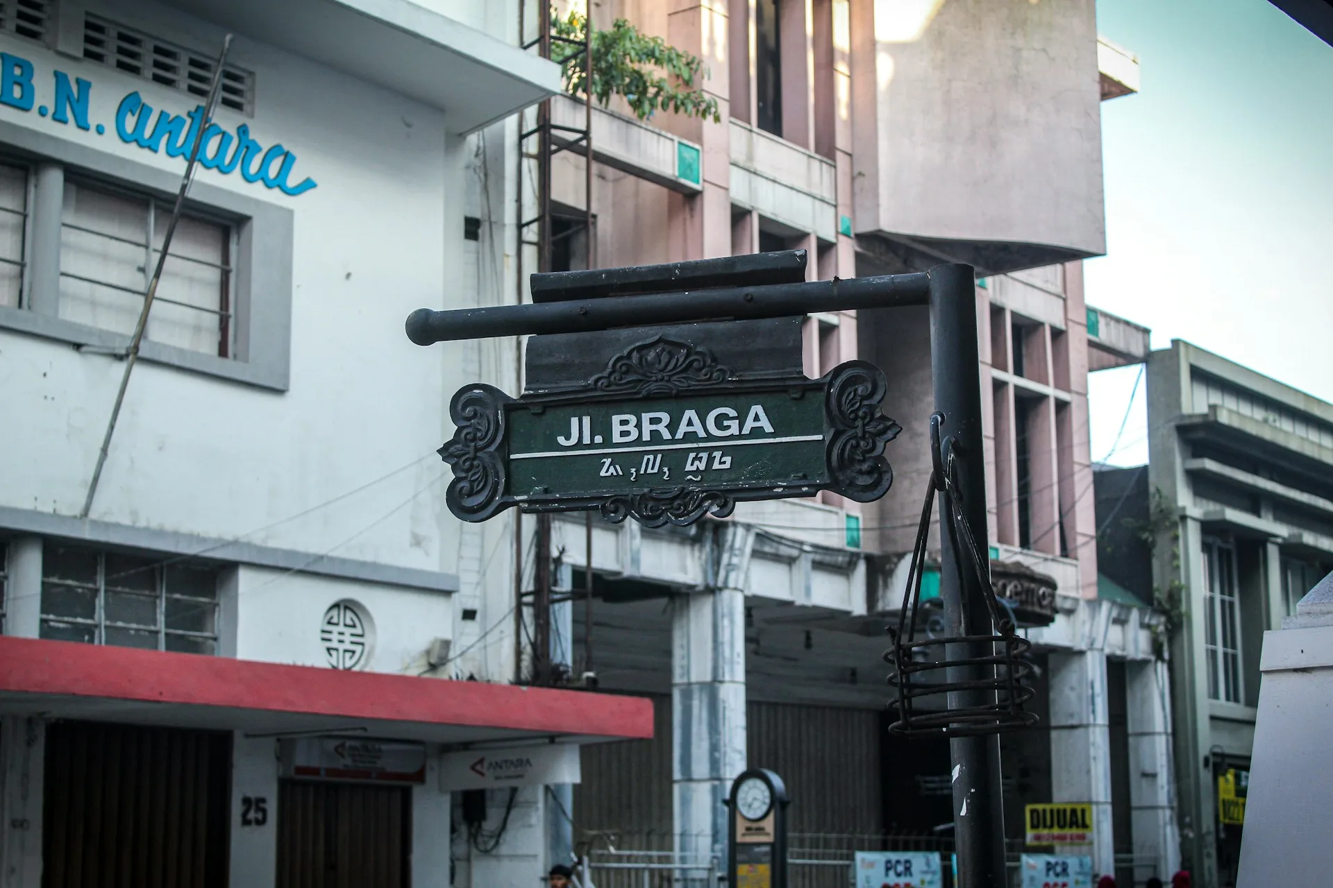 tempat nongkrong di jalan braga bandung