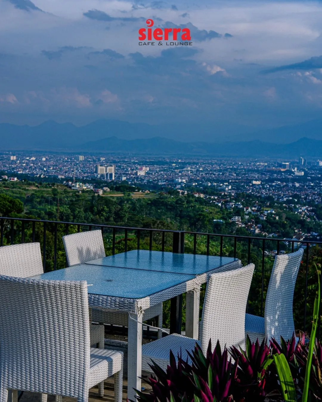 tempat makan di dago atas view bagus