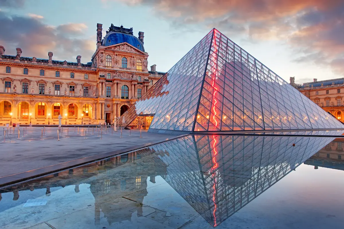 1. Museum Louvre, Paris