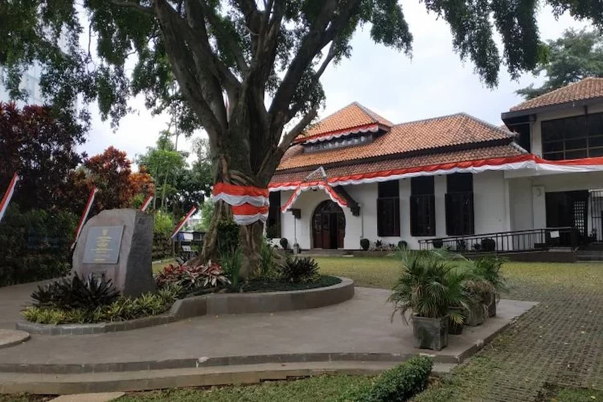 Bagaimana Sejarah Gedung Indonesia Menggugat 