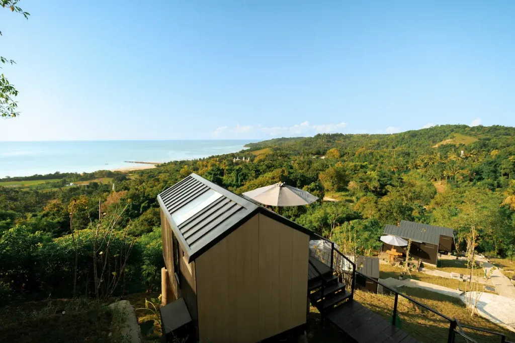 Jelajahi Keindahan Sumba Sambil Menginap di Bobocabin!