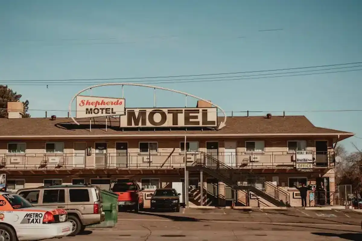 Perbedaan Hotel dan Motel dari segi Layanan dan Fasilitas