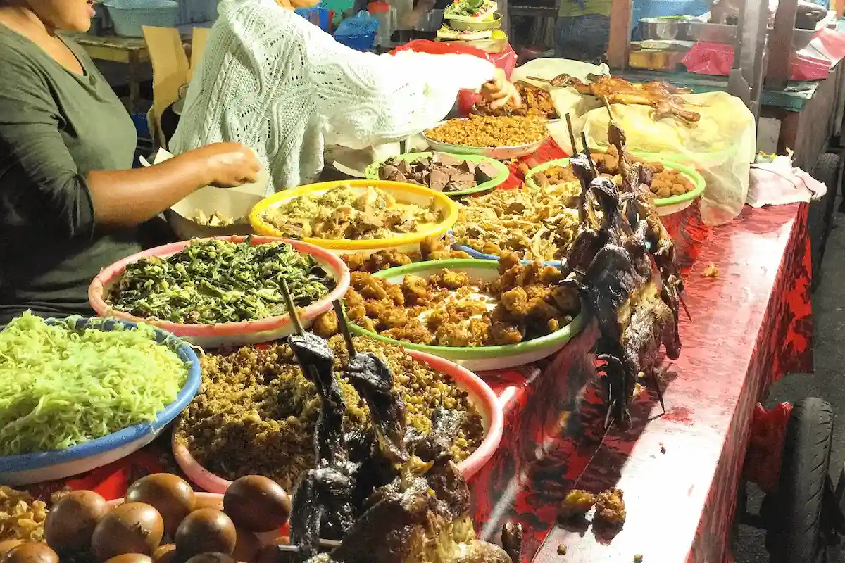 Try Out Authentic Local Foods at Ubud Night Market