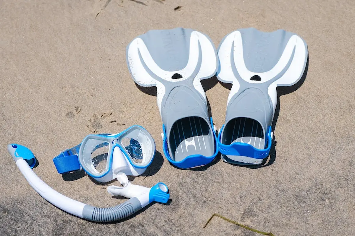 5 Tips Snorkeling di Pantai Tiga Warna