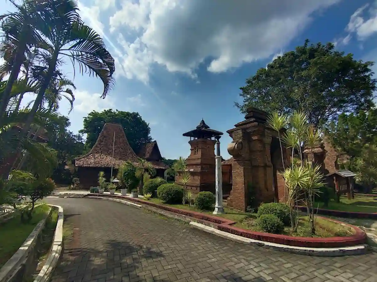 Grand Maerokoco Taman Mini Jawa Tengah