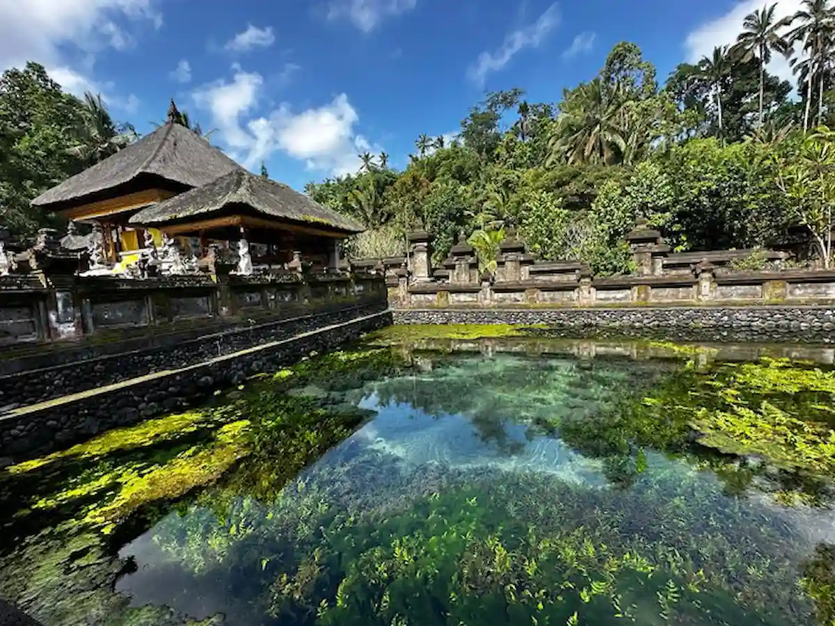 Pura Tirta Empul Tempat Melukat di Bali