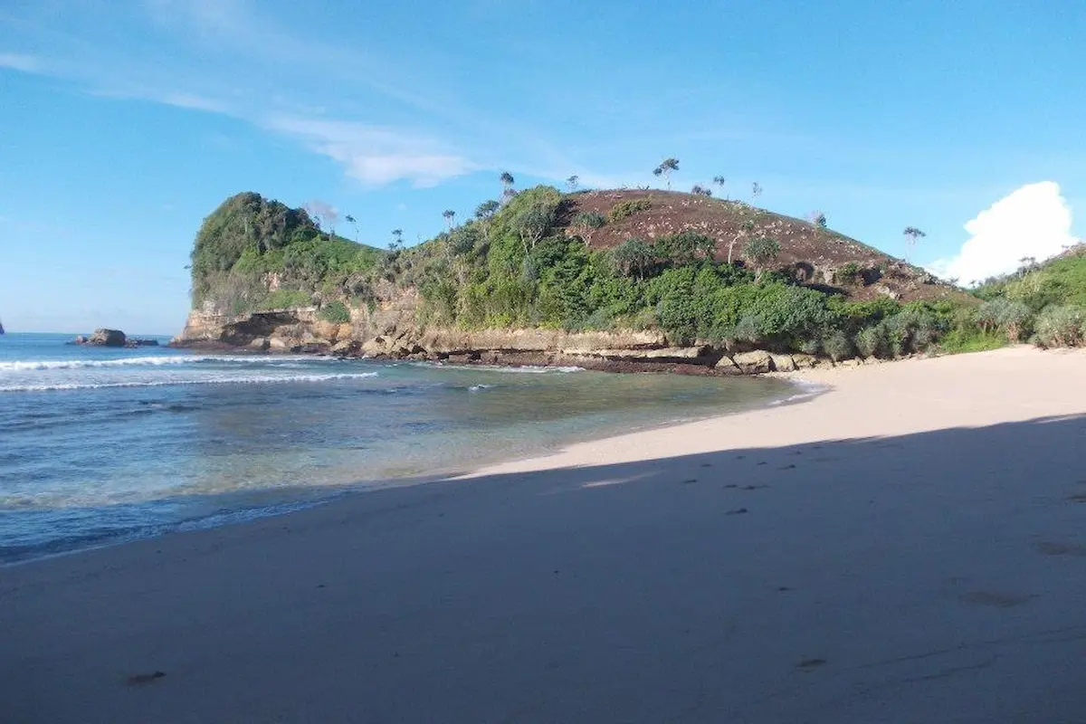 Sekilas Mengenai Pantai Bajul Mati Malang