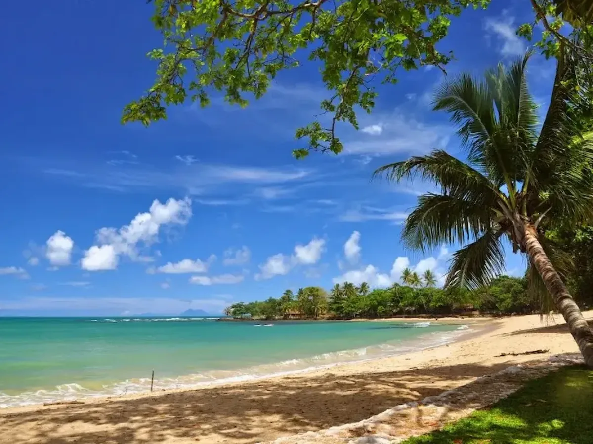 Pantai Anyer Carita Destinasi Indah di Banten