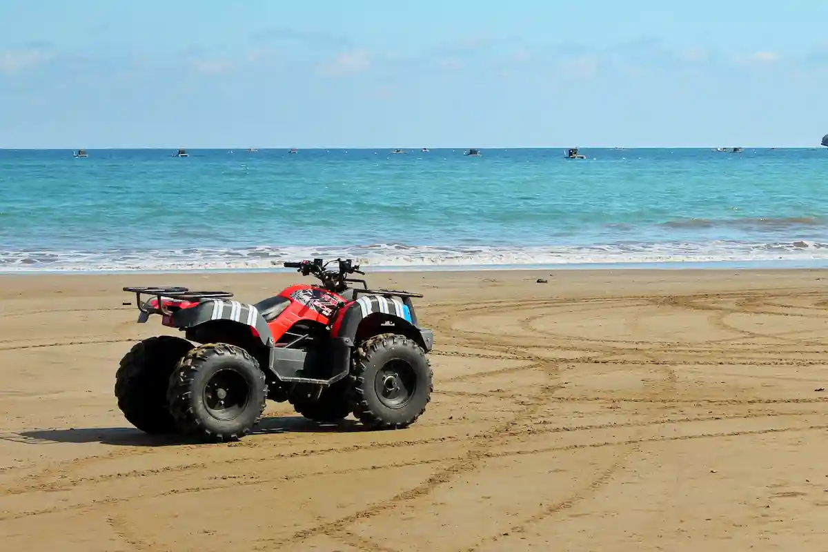 Menjelajahi Pantai dengan ATV