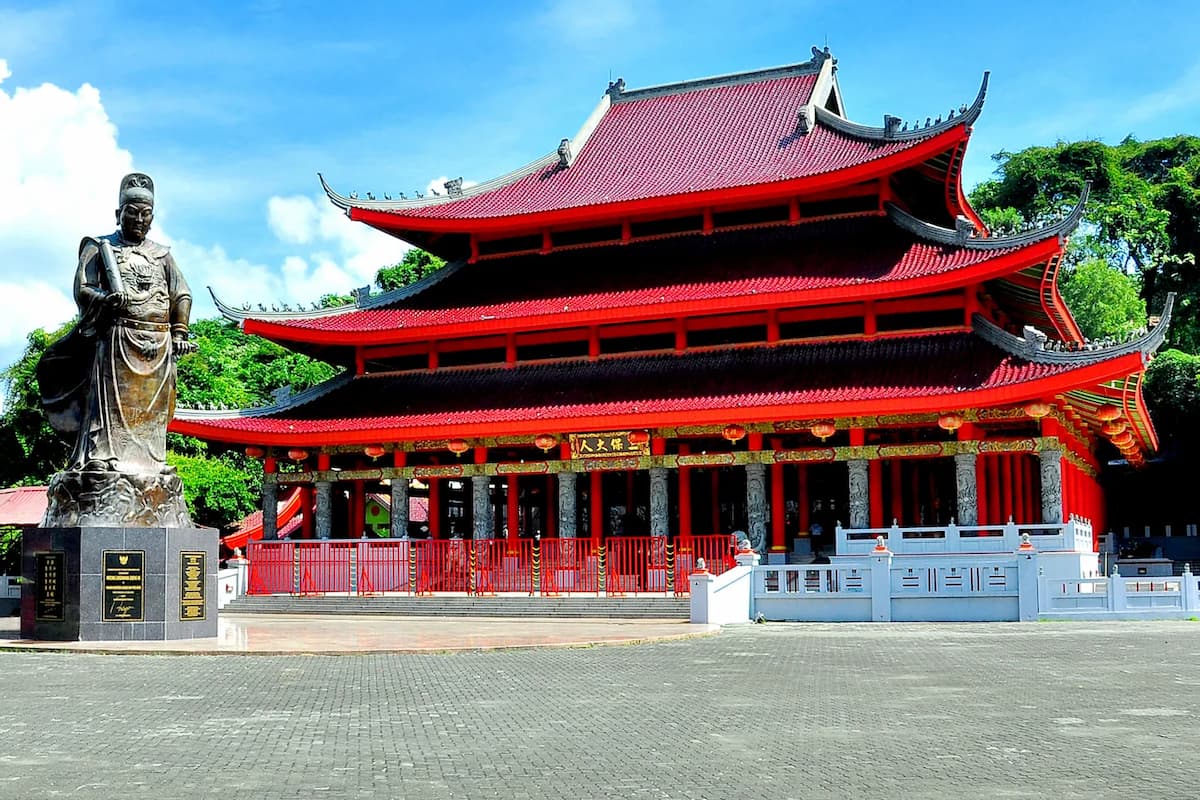 Visit Sam Poo Kong Temple