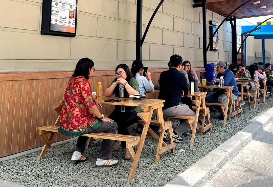 Tempat Makan dan Nongkrong Baru di Chillax