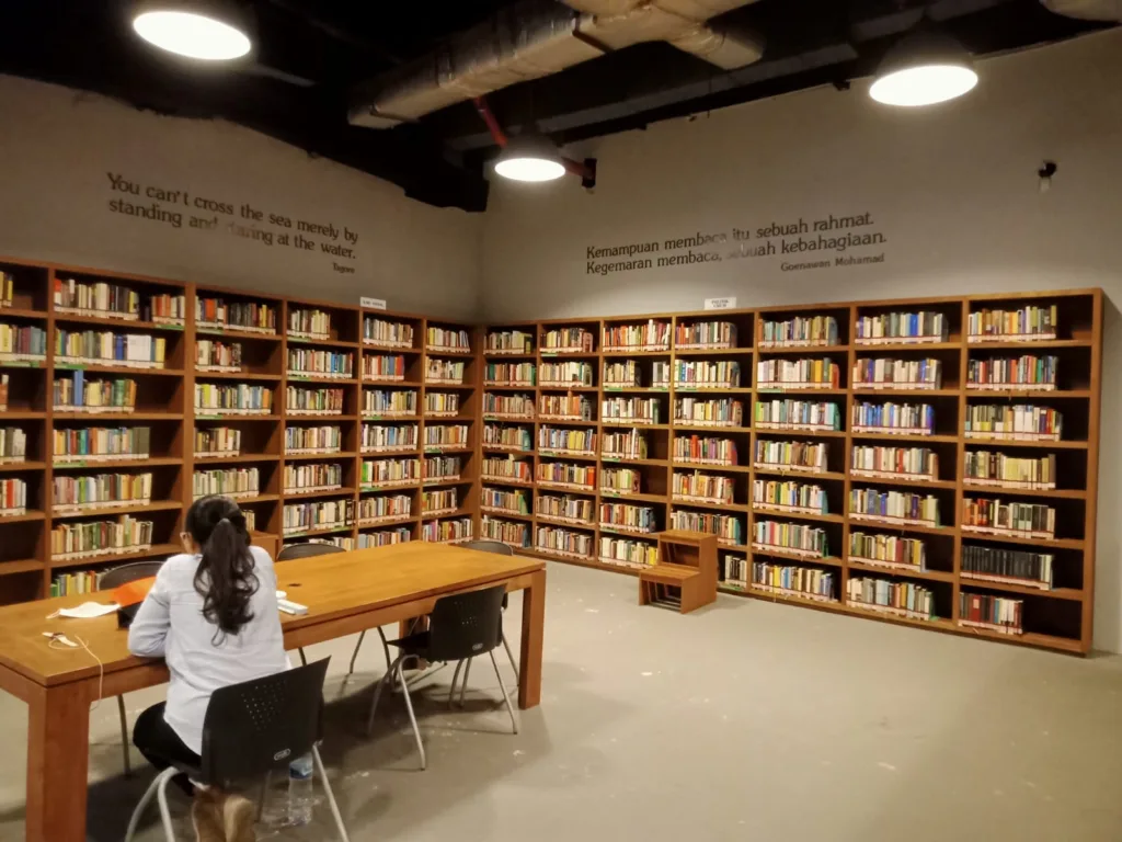 Perpustakaan Freedom Institute - perpustakaan aesthetic di jakarta