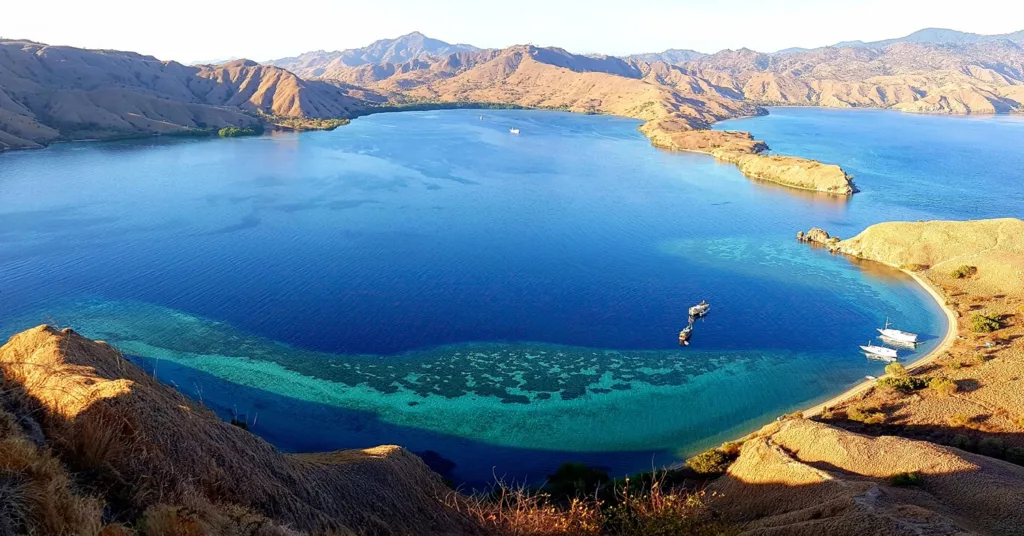 outdoor activities in Indonesia - Sailing (Live on Board) Komodo National Park