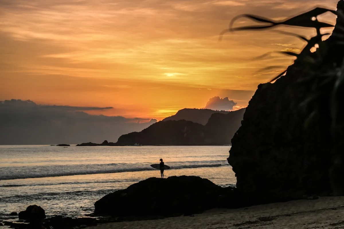 outdoor activities in Indonesia - Surfing in Nias or Lombok