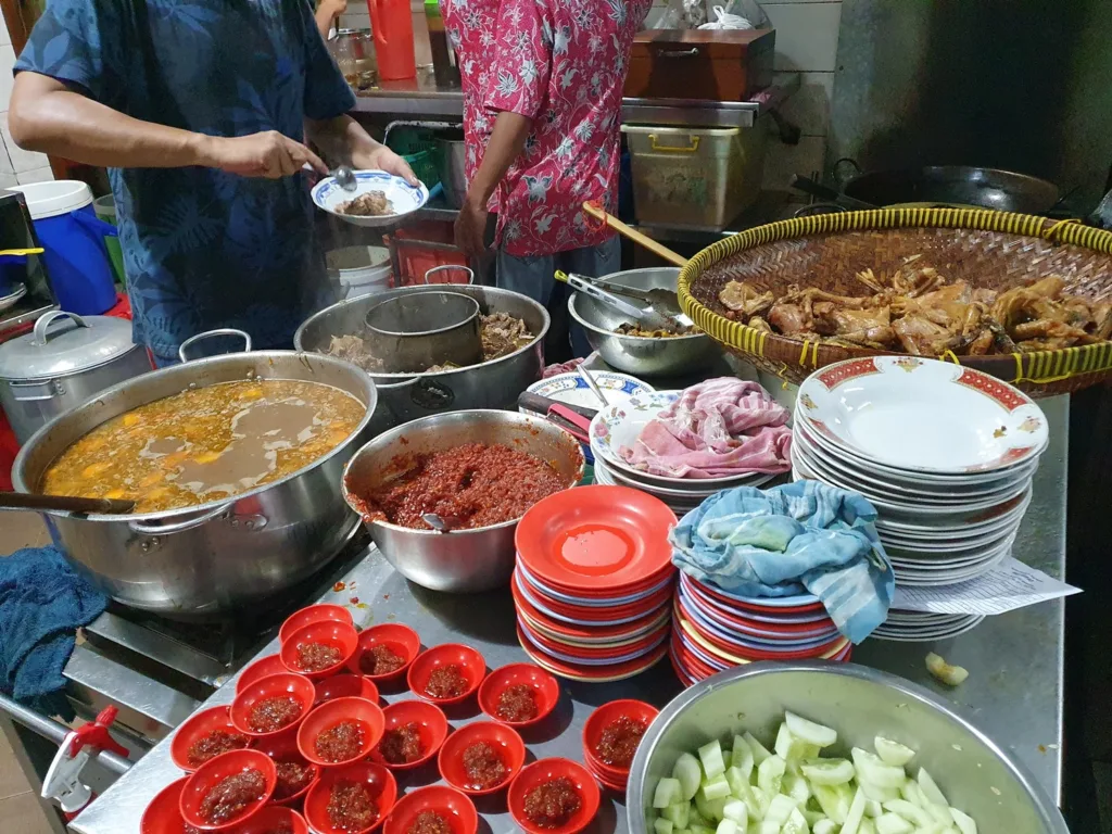 Ayam Goreng Sayangan - kuliner dekat Stasiun Semarang Tawang